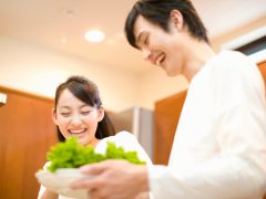 料理コンで共同作業をしている様子