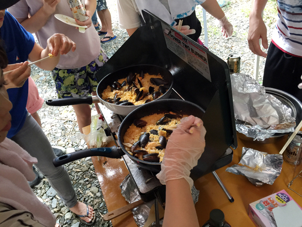 埼玉嵐山渓谷自然体験学習スペイン料理川遊びパエリア